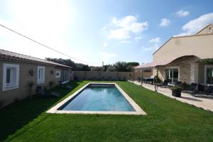 Villas charming villa with heated pool, 14 people, located in aureille, near les baux de provence, in the alpilles : photos des chambres