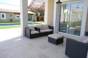 Villas charming villa with heated pool, 14 people, located in aureille, near les baux de provence, in the alpilles : photos des chambres
