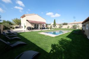 Villas charming villa with heated pool, 14 people, located in aureille, near les baux de provence, in the alpilles : photos des chambres