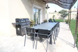 Villas charming villa with heated pool, 14 people, located in aureille, near les baux de provence, in the alpilles : photos des chambres