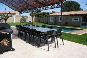 Villas charming villa with heated pool, 14 people, located in aureille, near les baux de provence, in the alpilles : photos des chambres
