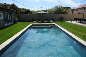 Villas charming villa with heated pool, 14 people, located in aureille, near les baux de provence, in the alpilles : photos des chambres
