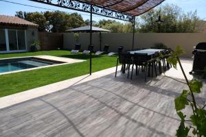 Villas charming villa with heated pool, 14 people, located in aureille, near les baux de provence, in the alpilles : photos des chambres