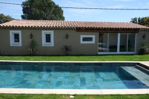 Villas charming villa with heated pool, 14 people, located in aureille, near les baux de provence, in the alpilles : photos des chambres