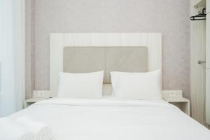 Comfy and Minimalist Studio Apartment at Tree Park City BSD By Travelio