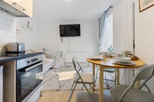 Modern flat & balcony in historic West Kensington