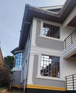 Cozy 4 Bedroom Holiday Home