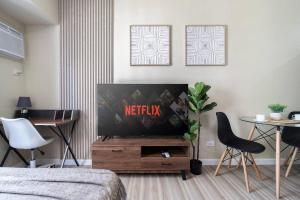 Furnished Studio in Avida Towers Riala, Cebu IT Park with Fast WiFi, Netflix, Pool and More