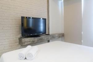 Modern Luxurious Studio Room at Anderson Supermall Mansion Apartment By Travelio