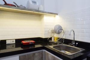 Modern Luxurious Studio Room at Anderson Supermall Mansion Apartment By Travelio