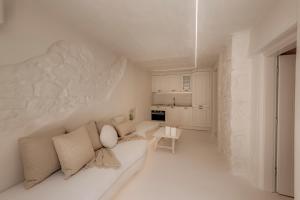 White Suites Syros