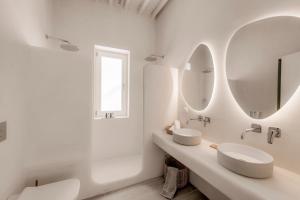 White Suites Syros