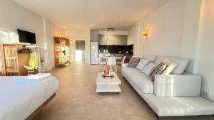 Estudio Frente al Canal con Terraza