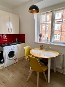 Flat in Victorian West Kensington Mansion