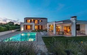 Villa Dora in Central Istria kids friendly with private pool and playground for 10 persons - Režanci