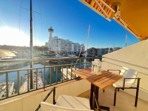 Estudio Frente al Canal con Terraza