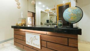 RedDoorz @ The VJour Hotel Angeles