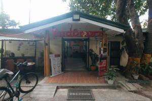 RedDoorz @ The VJour Hotel Angeles