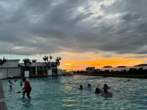 Infinity pool Sutera Avenue family suite Free Wifi -Parking