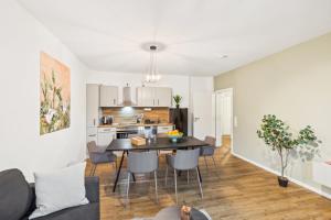 Apartment Kranich mit 3 Zimmern, top Infrastrukturlage HH Langenhorn, nähe Airport, Boxspringbetten und Arbeitsplätzen mit Glasfaser WLAN