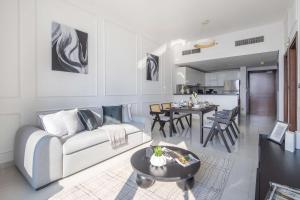 Frank Porter - Dezire Residences