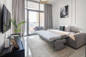 Frank Porter - Dezire Residences