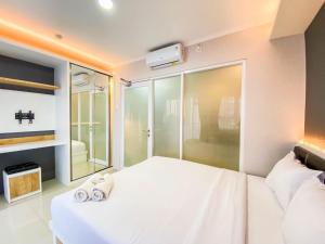Cozy and Homey 1BR at Gateway Pasteur Apartment By Travelio