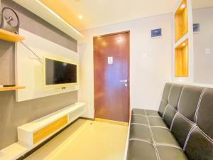 Cozy and Homey 1BR at Gateway Pasteur Apartment By Travelio