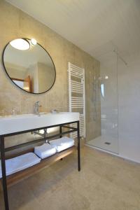 Hotels Hotel Les Chenets : photos des chambres