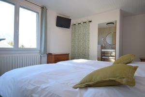 Hotels Hotel Les Chenets : photos des chambres