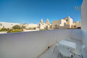 Traditional Maltese Escape with Rooftop Terrace by 360 Estates