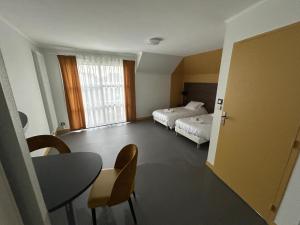 Hotels Hotel La Pierre Bleue : photos des chambres