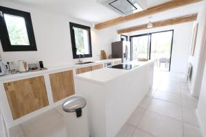 Villas charming house with private pool in lagnes, near isle sur la sorgue, in the luberon, in Provence, for 8 people : photos des chambres