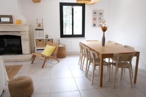 Villas charming house with private pool in lagnes, near isle sur la sorgue, in the luberon, in Provence, for 8 people : photos des chambres