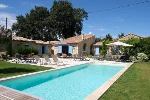 provencal house with heated pool, view of the luberon in robion - accommodates 12 people. - 罗宾鲁伯龙