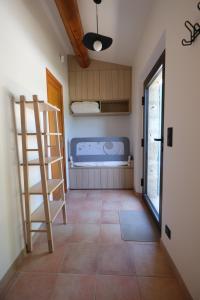 Villas provencal house with heated pool, view of the luberon in robion - accommodates 12 people. : photos des chambres