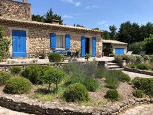 very pleasant provençal mas, typical to the region, with heated pool in saint remy de provence - 9 people