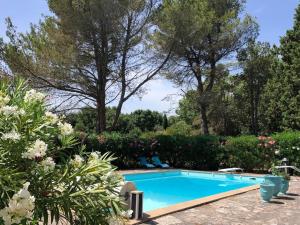 very pleasant provençal mas, typical to the region, with heated pool in saint remy de provence - 9 people