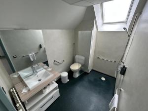 Hotels Hotel La Pierre Bleue : photos des chambres