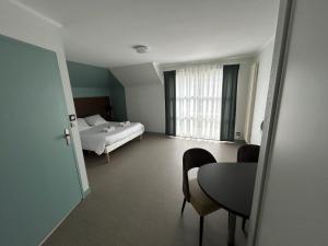 Hotels Hotel La Pierre Bleue : Chambre Triple