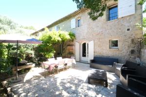 Villas charming provencal house with private pool for 4 people in cheval blanc, luberon. : photos des chambres