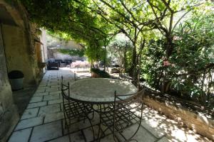 Villas charming provencal house with private pool for 4 people in cheval blanc, luberon. : photos des chambres