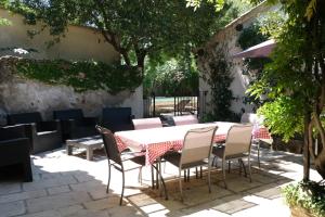 Villas charming provencal house with private pool for 4 people in cheval blanc, luberon. : photos des chambres