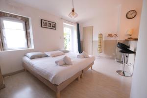 Villas charming provencal house with private pool for 4 people in cheval blanc, luberon. : photos des chambres