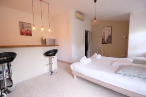 Villas charming provencal house with private pool for 4 people in cheval blanc, luberon. : photos des chambres