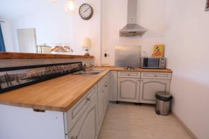 Villas charming provencal house with private pool for 4 people in cheval blanc, luberon. : photos des chambres