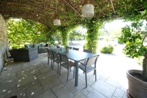 Maisons de vacances superb prestigious mas with pool in the countryside of caumont sur durance, close to avignon, sleeps 8 : photos des chambres
