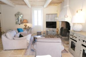 Maisons de vacances superb prestigious mas with pool in the countryside of caumont sur durance, close to avignon, sleeps 8 : photos des chambres