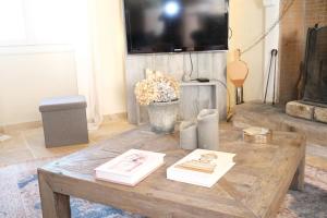 Maisons de vacances superb prestigious mas with pool in the countryside of caumont sur durance, close to avignon, sleeps 8 : photos des chambres