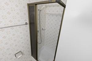 Studio lumineux avec vue sur les montagnes